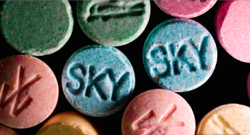 Psicoterapia com MDMA pode ser legalizada em 2021. Psicoterapia com MDMA pode ser legalizada em 2021.